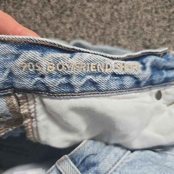 American Eagle 90s Boyfriend Shorts Light Blue Denim Distressed  Size 6 - Picture 7 of 13